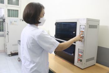 Thí nghiệm khả năng chịu UV của màng sơn