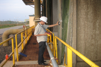 Kiểm tra vị trí, chiều dày lớp bê tông bảo vệ và đường kính cốt thép trong bê tông